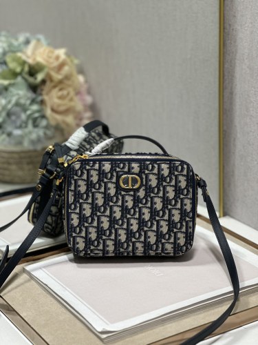 Handbag Dior 2141 size 18×13×5 cm