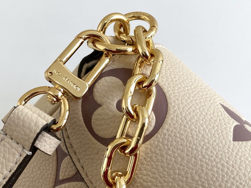 Handbag Louis Vuitton M45813 size 24 x 14 x 9 cm