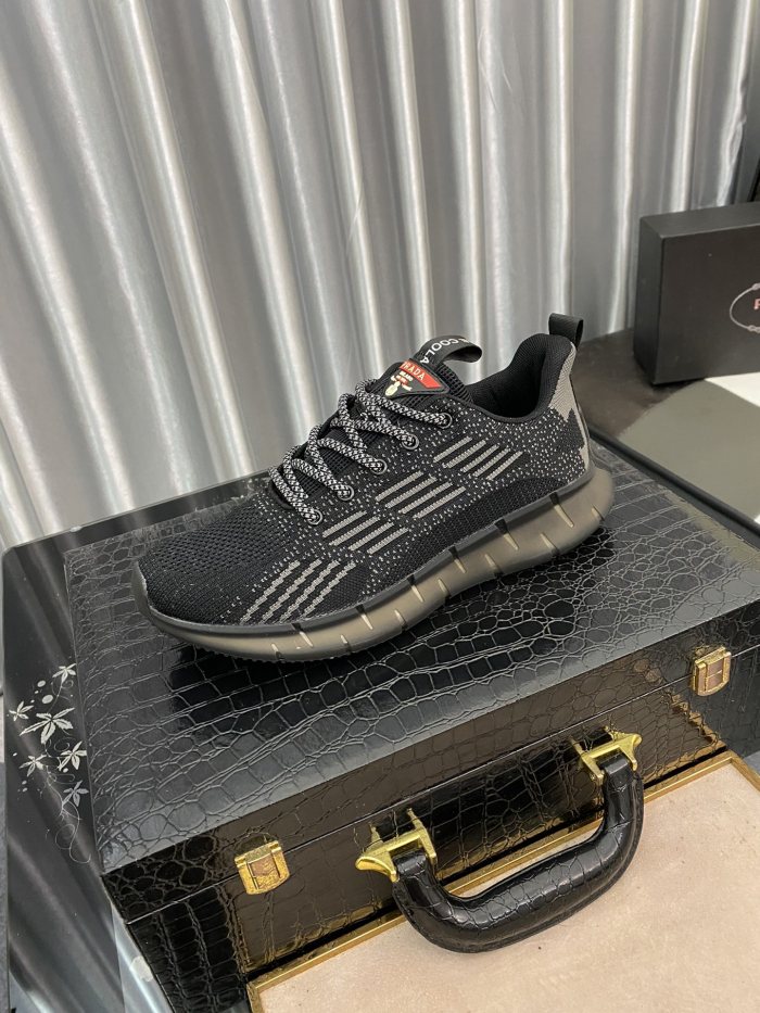 Prada Low Top sneaker 17