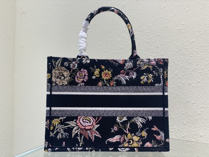 Handbag Dior size 36 x 27.5 x 16.5 cm