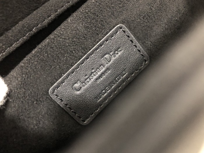 Handbag Dior M0540 size 26 x 13.5 x 5 cm