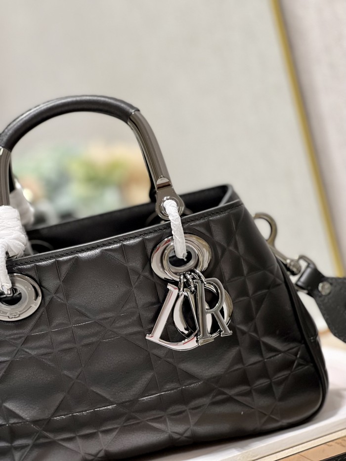 Handbag Dior 1202 size 28×28×9.5 cm