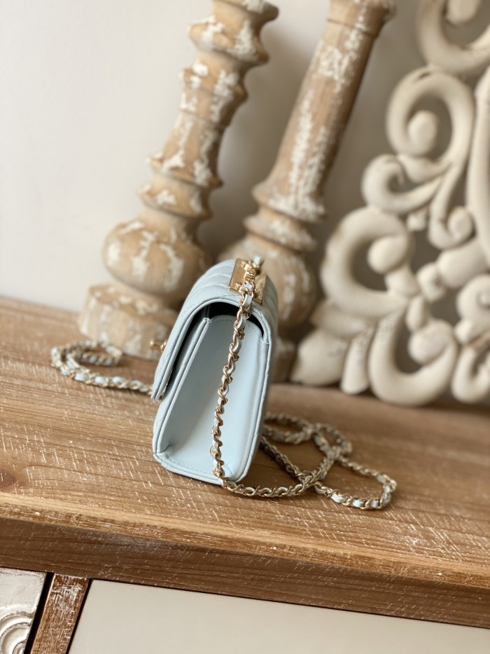 Handbag Chanel 88631 size 11 11 5 cm