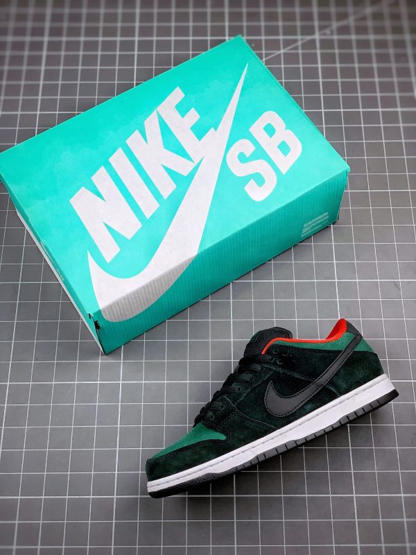 Nike Dunk SB Low Reptile Gucci