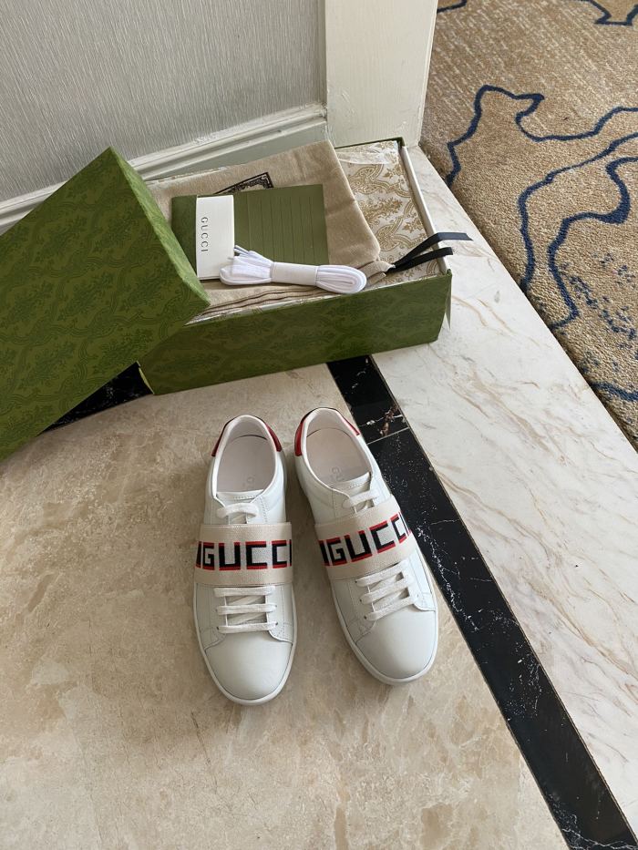 Gucci Women's Ace sneaker with bee sneaker 4