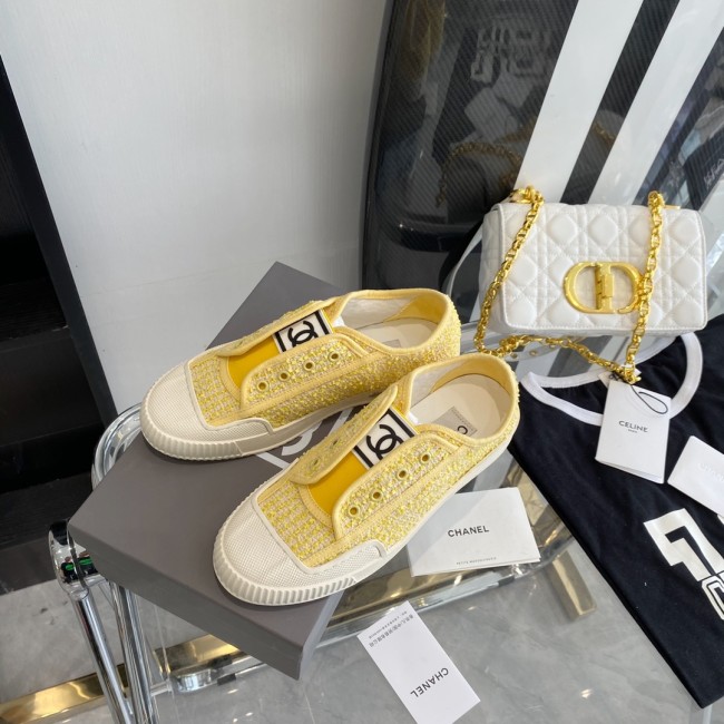 Chanel Flat canvas Sneaker 1