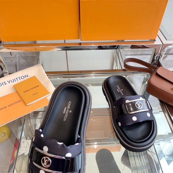 Louis Vuitton POOL PILLOW FLAT COMFORT MULES 4