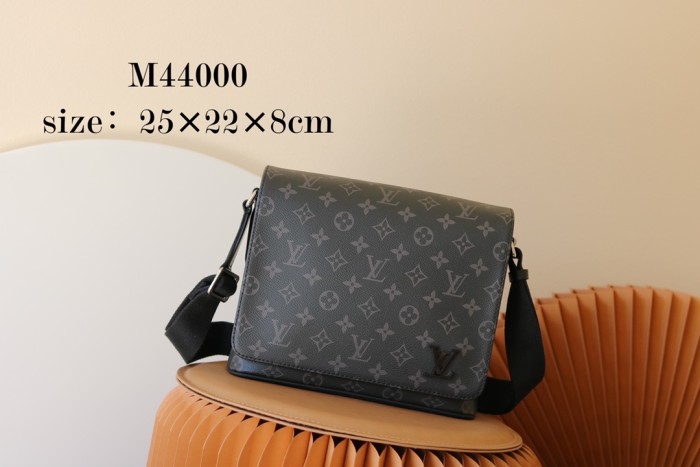 Handbag Louis Vuitton M44000 size 25.0x 22.0x 8.0 cm M44001 size 31.0 x 27.0 x 8.0 cm