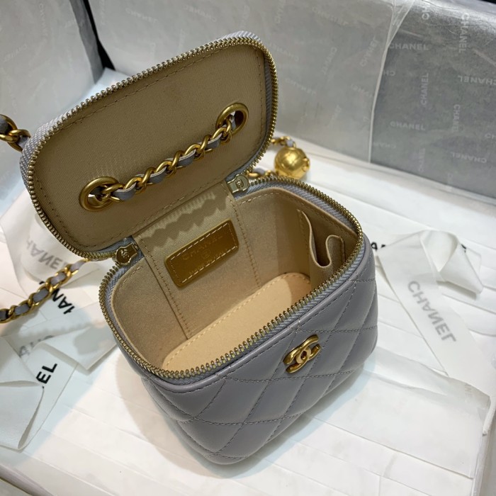 Handbag Chanel 81136 size 10.5 8.5 7 cm