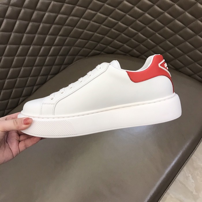 Prada Low Top sneaker 35