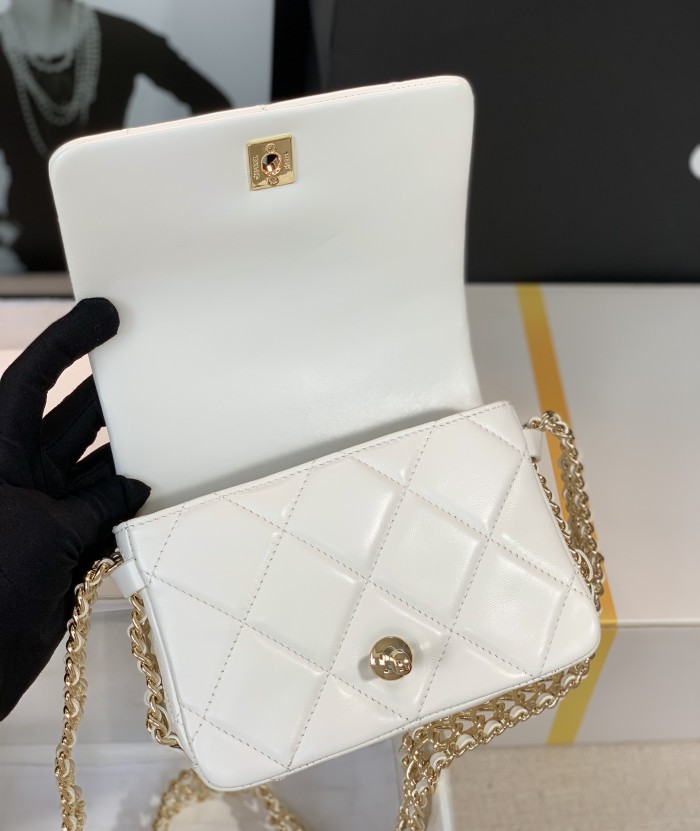 Handbag Chanel size 18 cm