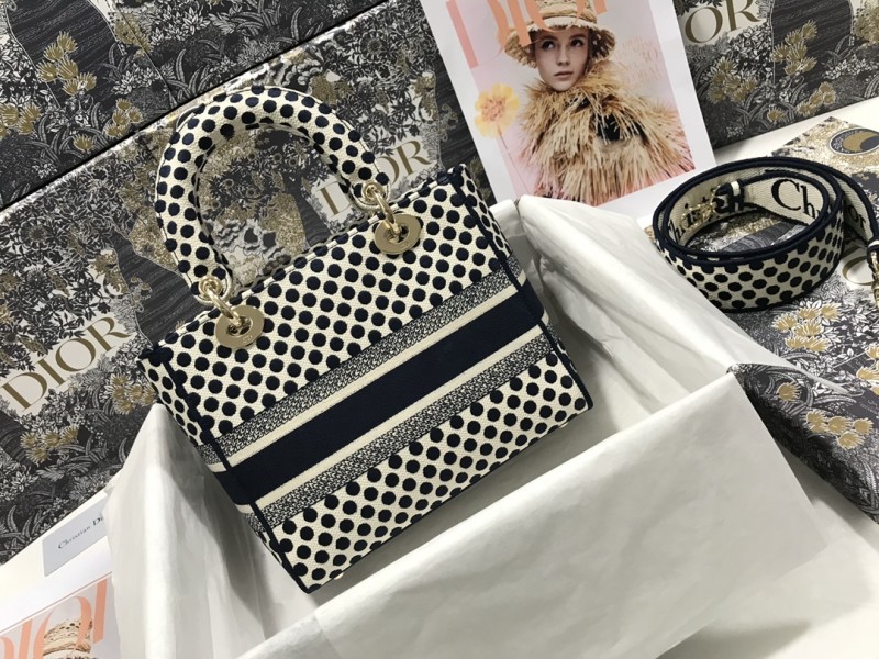 Handbag Dior M0565 24*20*11 cm
