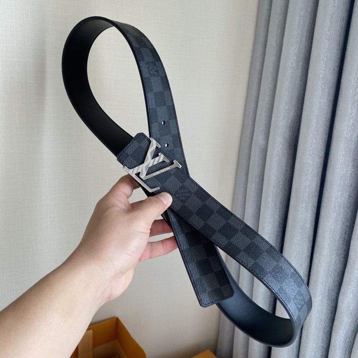 Louis Vuitton Belt 13 (width 4cm)