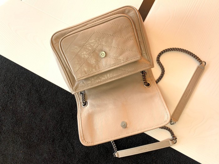 Handbags SAINT LAURENT 520534 size 23x16x6 cm