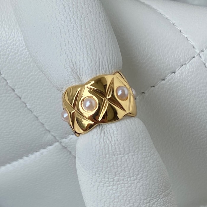 Handbag Chanel AP2236 size 19 cm.