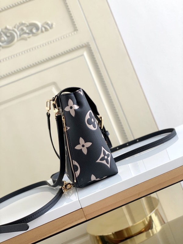 Handbag Louis Vuitton M80738 size 13 x 19 x 8 cm