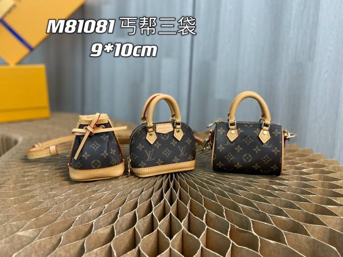 Handbag Louis Vuitton M81081 size 9×10 CM