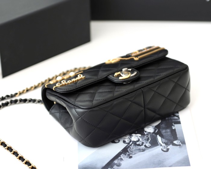 Handbag Chanel size 19x11x8 cm