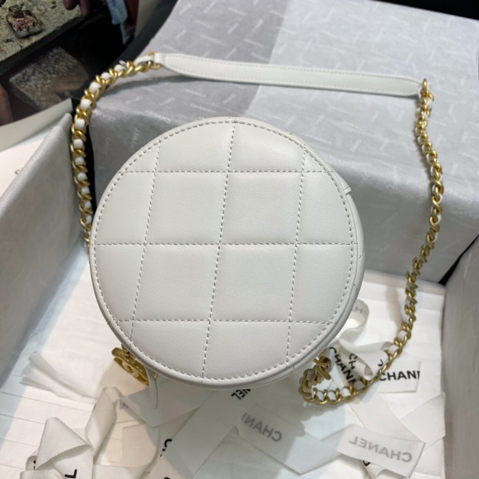 Handbag Chanel AS2735 size 17 12 12 cm