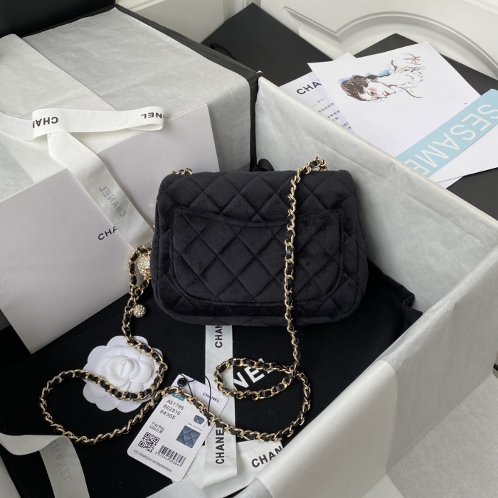 Handbag Chanel size 17 cm