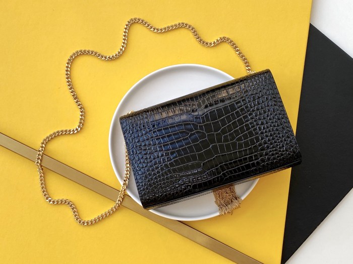 Handbags SAINT LAURENT 326078 size 24x14.5x5 cm