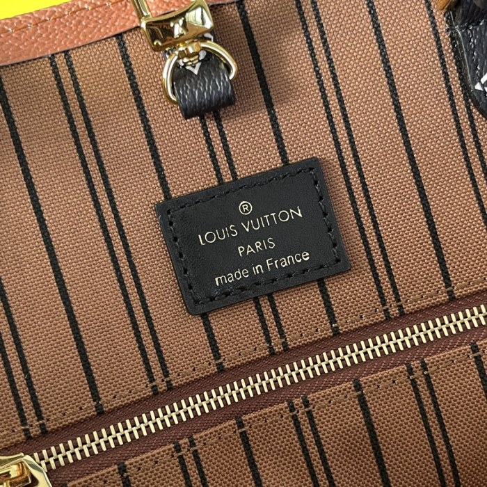 Handbag Louis Vuitton M44674 size 41.0 x 34.0 x 19.0 cm