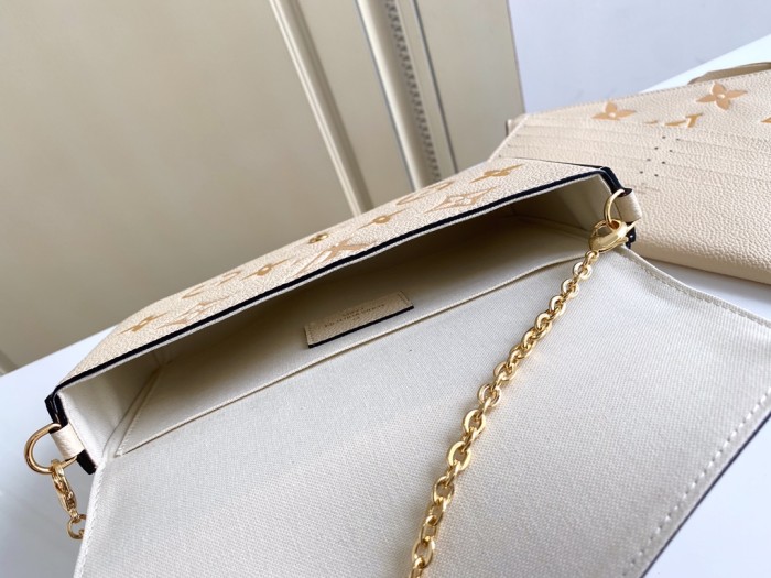 Handbag Louis Vuitton M80498 size 21x12x3 cm