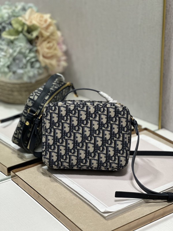 Handbag Dior 2141 size 18×13×5 cm