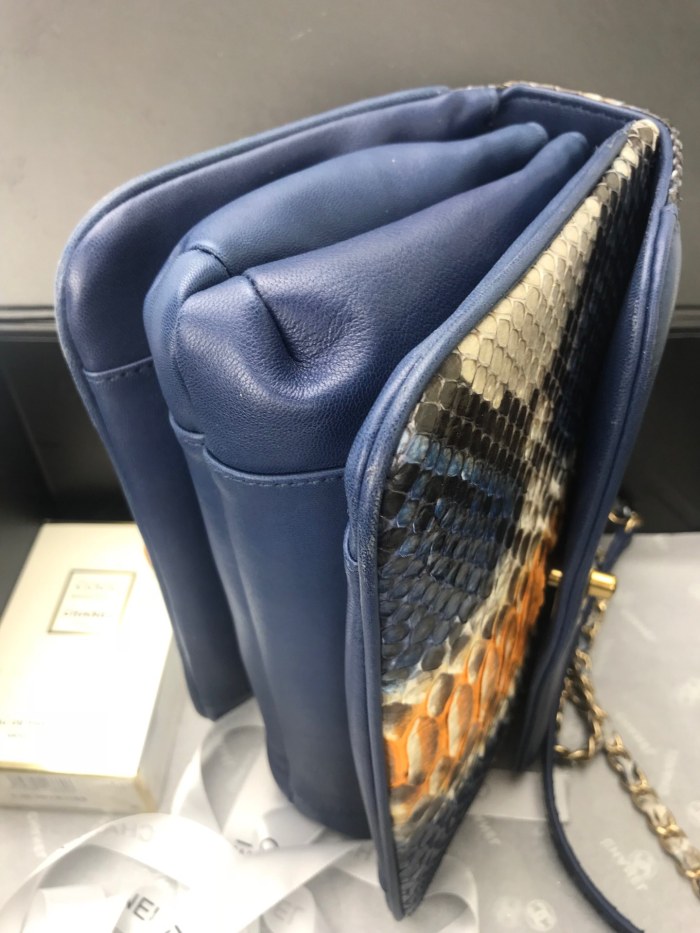 Handbag Chanel size 24.5cm*15.5cm*8.5 cm