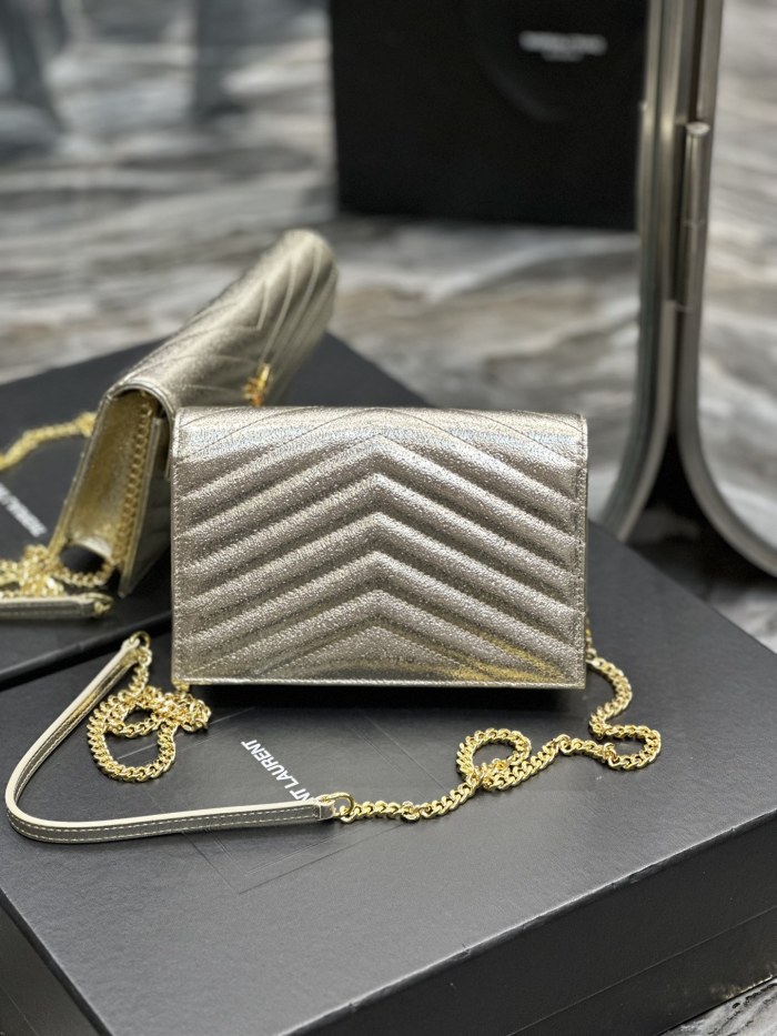 Handbags SAINT LAURENT 393953 size 19x11.5x4 cm