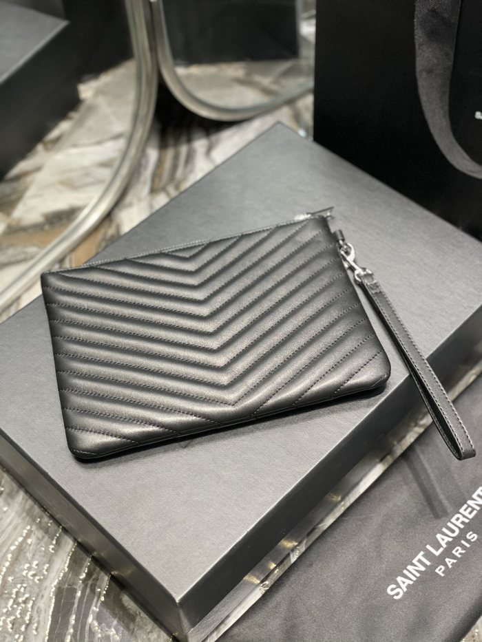 Handbags SAINT LAURENT 379039 size 24×17.5×1.5 cm