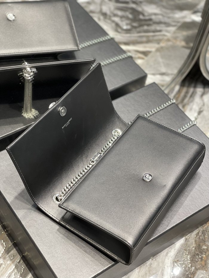 Handbags SAINT LAURENT 354119 size 24x14.5x5 cm