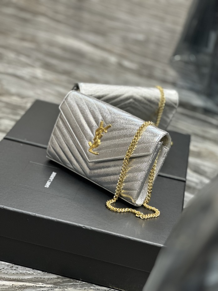 Handbags SAINT LAURENT 377828 size 22.5x14x4 cm