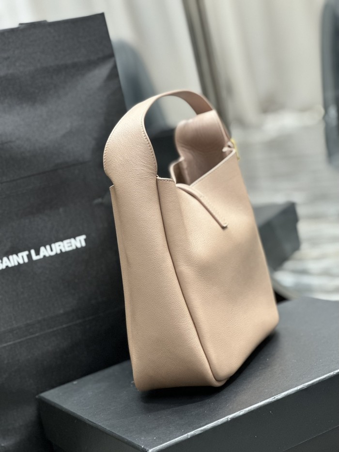 Handbags SAINT LAURENT 713938 size 23×22×8.5 cm