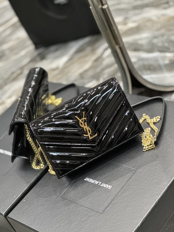 Handbags SAINT LAURENT 393953 size 19x11.5x4 cm