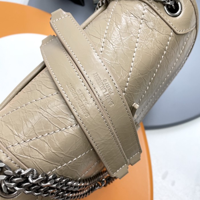 Handbags SAINT LAURENT 533037 size 22-16-7 cm