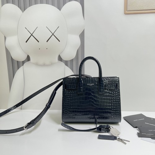 Handbags SAINT LAURENT 392035 size 21*15*10 cm