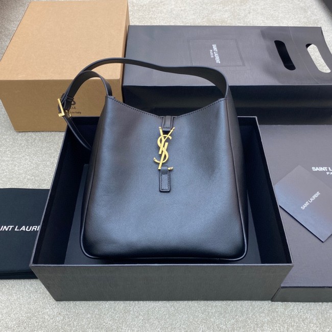 Handbags SAINT LAURENT 713938 size 22x22x10 cm