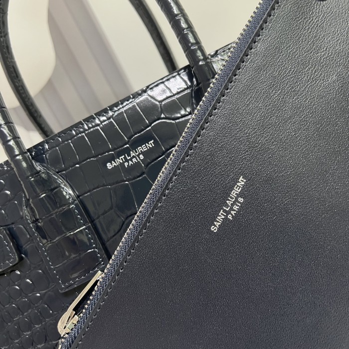Handbags SAINT LAURENT 421863 size 26*20.5*12.5 cm