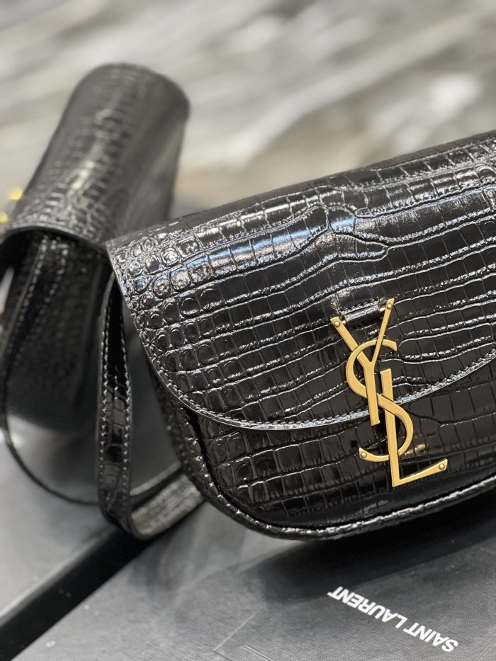 Handbags SAINT LAURENT 619740 size 18x15.5x5.5 cm