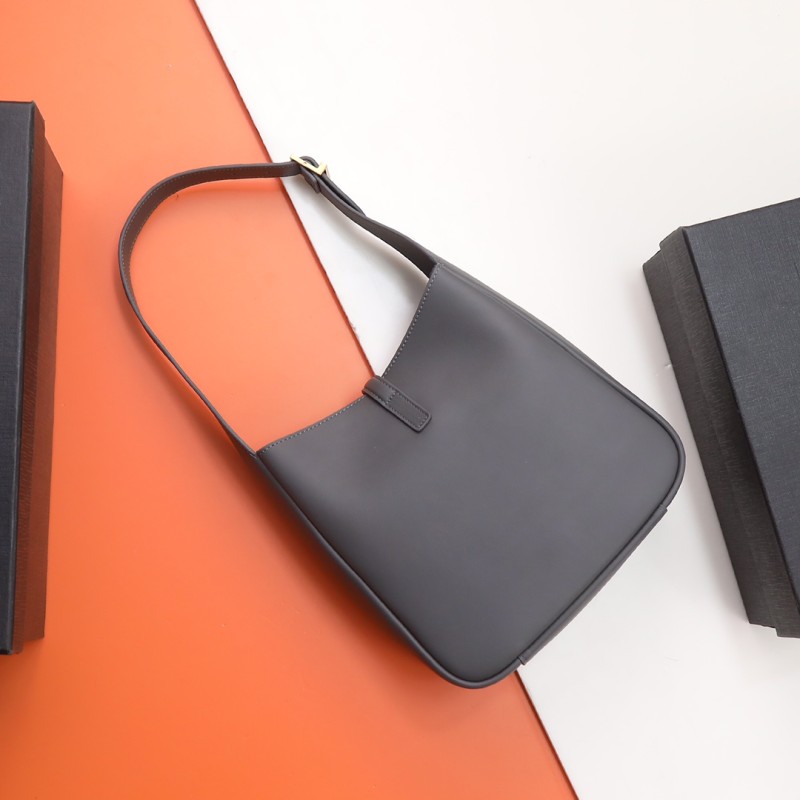 Handbags SAINT LAURENT 657230 size 24×24×10 cm