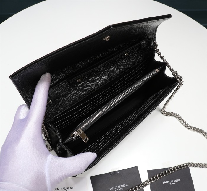 Handbags SAINT LAURENT 26801 size 22.5x14x4 cm