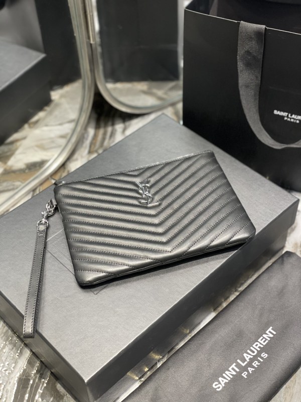 Handbags SAINT LAURENT 379039 size 24×17.5×1.5 cm