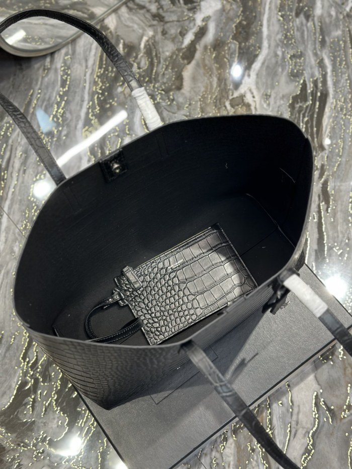 Handbags SAINT LAURENT 394195 size 38×28×13 cm