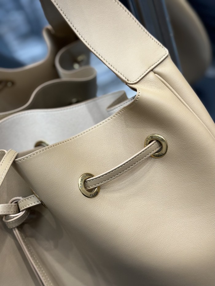 Handbags SAINT LAURENT 697941 size 44×33×2.5 cm