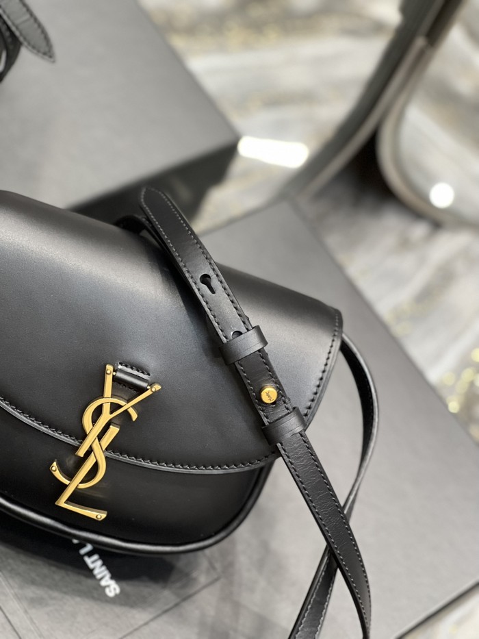 Handbags SAINT LAURENT 619740 size 18x15.5x5.5 cm