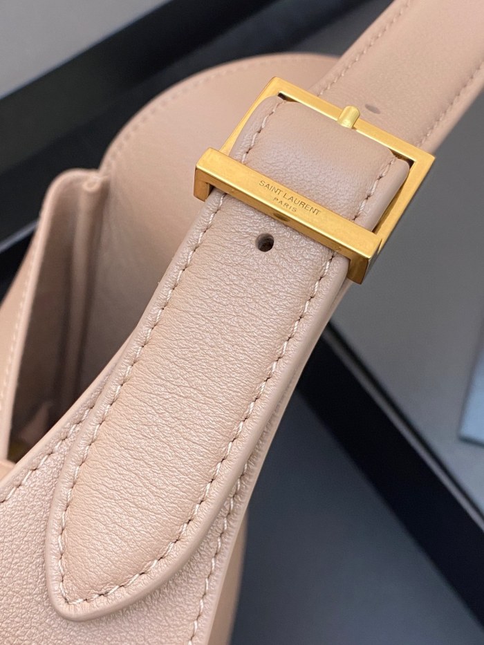 Handbags SAINT LAURENT 713938 size 24.5x16x6 cm