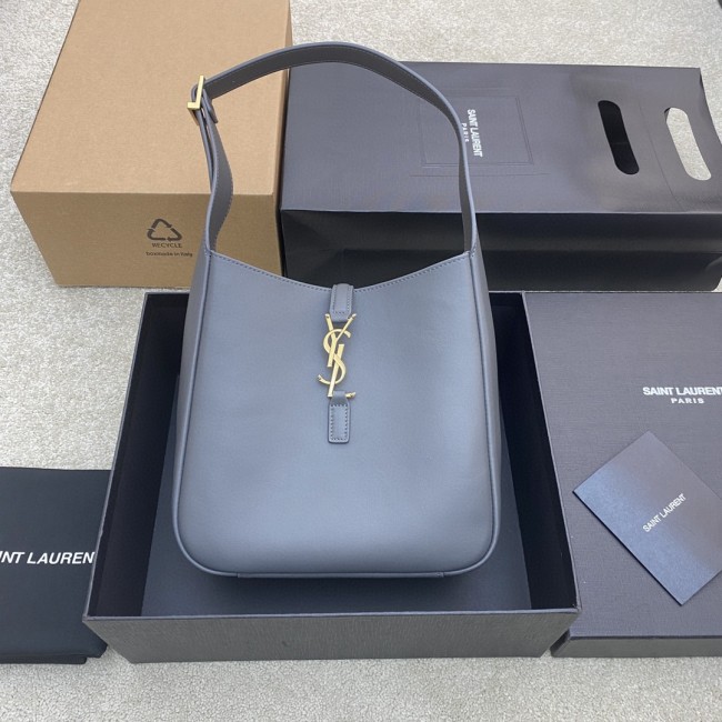 Handbags SAINT LAURENT 713938 size 22x22x10 cm