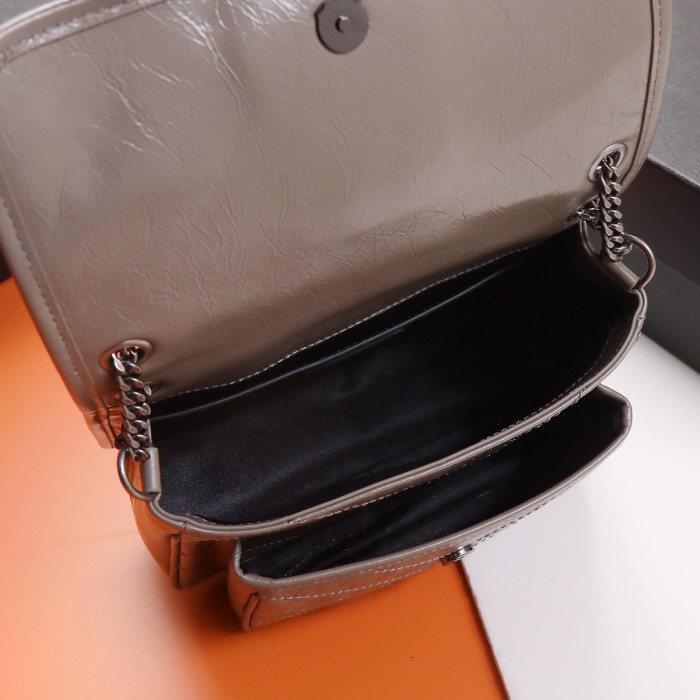 Handbags SAINT LAURENT 533037 size 22x16.5x12 cm