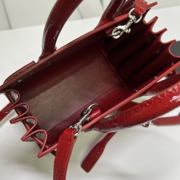 Handbags SAINT LAURENT 392035 size 21*15*10 cm